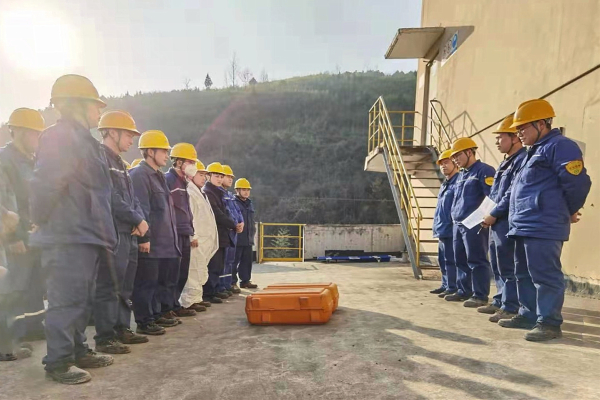 1612774463698996.jpg 領(lǐng)導作總結.jpg