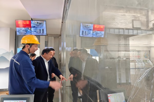 1713358696316007.jpg 德興市組織部部長(cháng)江文至德興海創(chuàng )參觀(guān)調研 (3).jpg